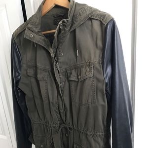 Aritizia Talula Jacket, Size Medium